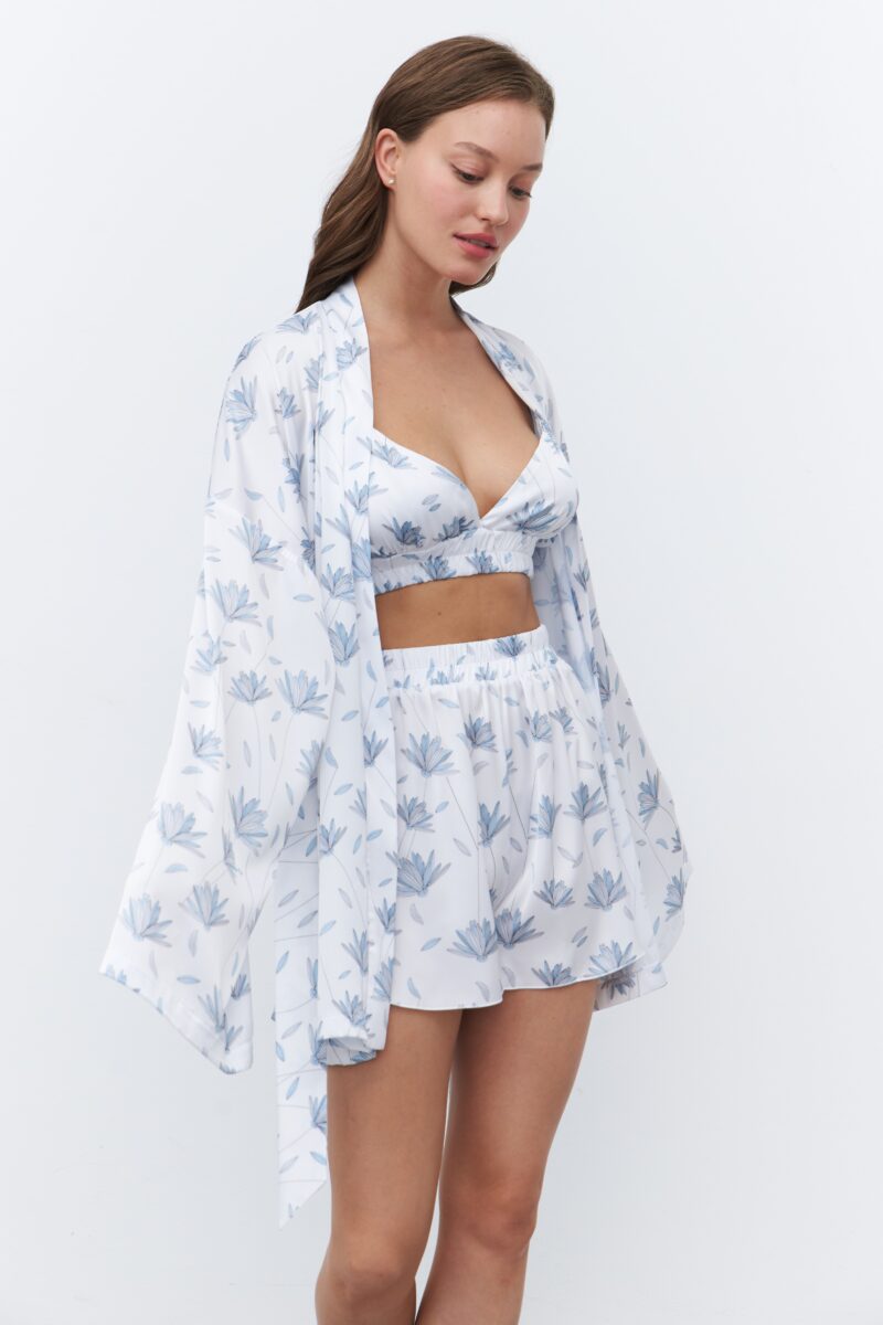 Изображение товара: Trio set «Premium silk by Mimi»: костюм для дома с принтом «Голубые цветы»