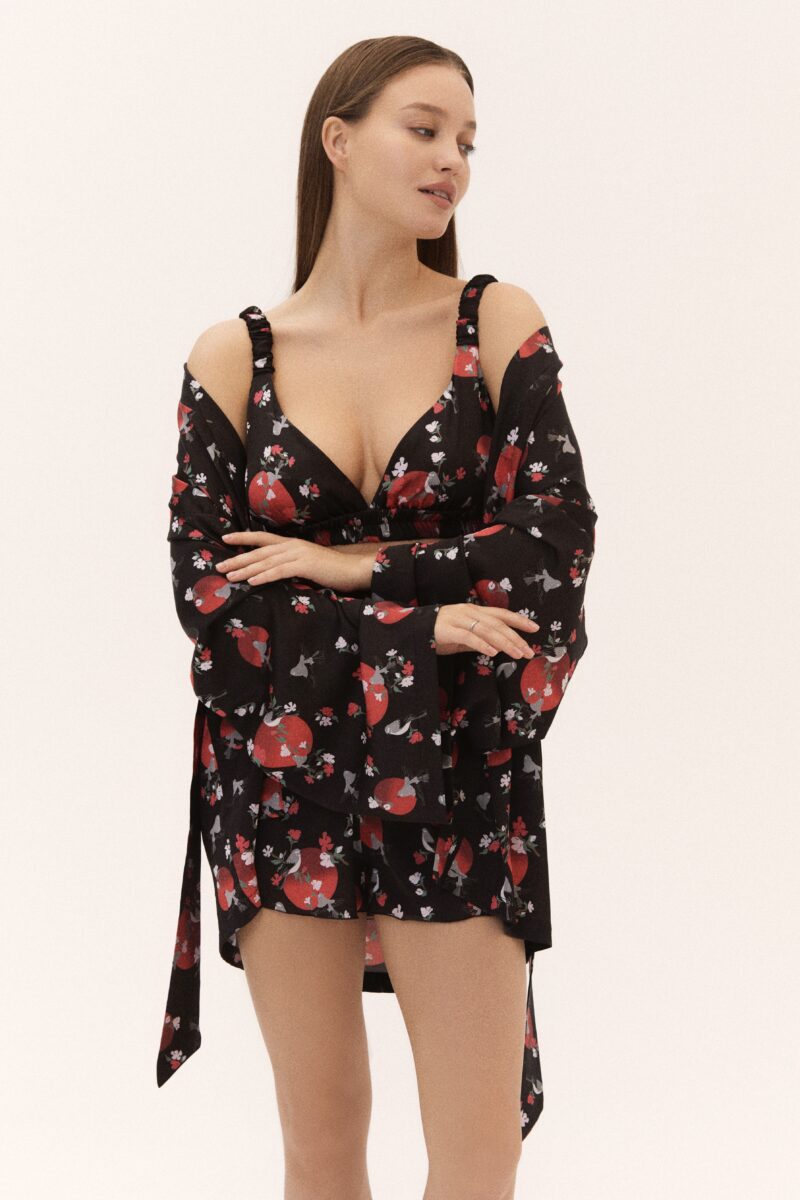Изображение товара: Trio set «Premium silk by Mimi»: костюм для дома с принтом «Японские мотивы» красно-черные